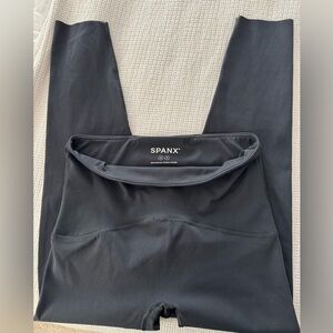 SPANX Classic Leggings size M